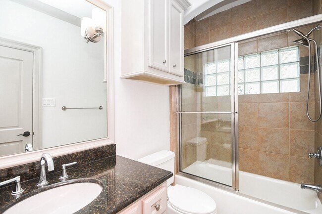 Building Photo - 2702 Tudor Manor
