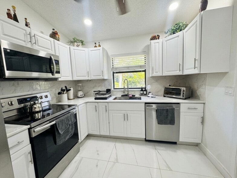 Building Photo - 949 Cinnamon Ct