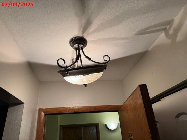 Building Photo - 2 bed 1.5 Bath Condo #203