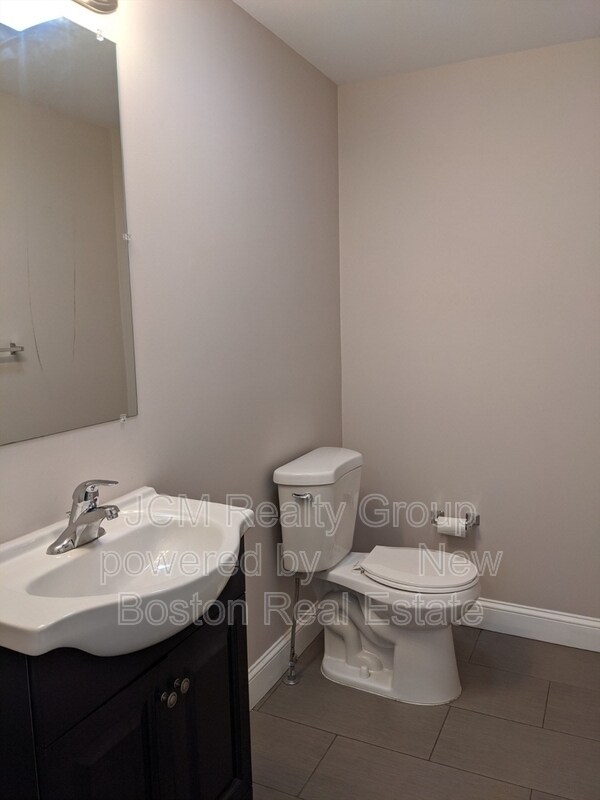 Building Photo - 44 Waverly St