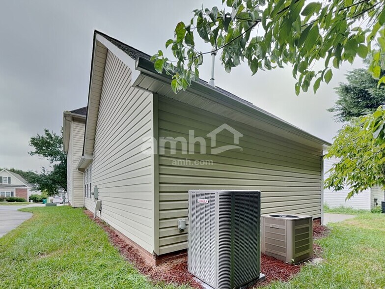 Building Photo - 6677 Springfield Village Ln