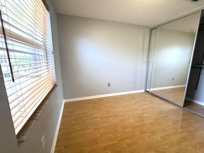 Building Photo - 1435 NW 154th Ln