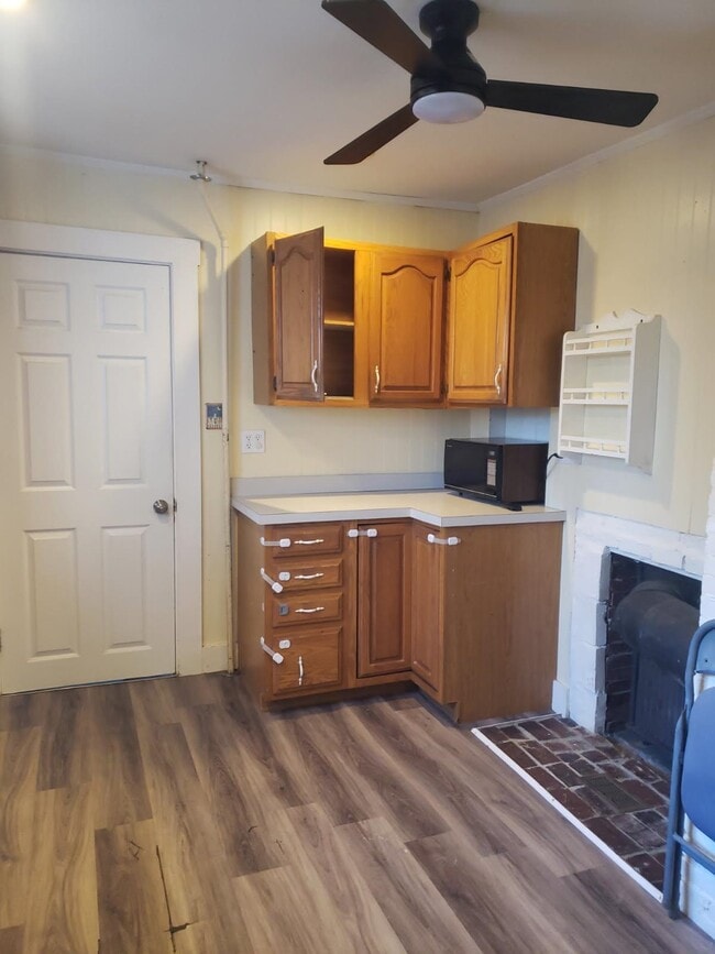 Building Photo - 5 Perry Ave