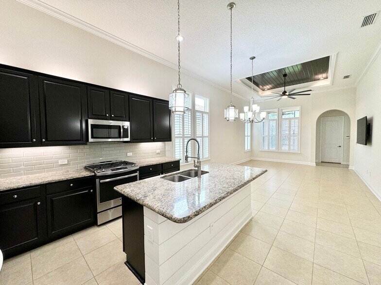 Building Photo - 45 Rinaldo Way