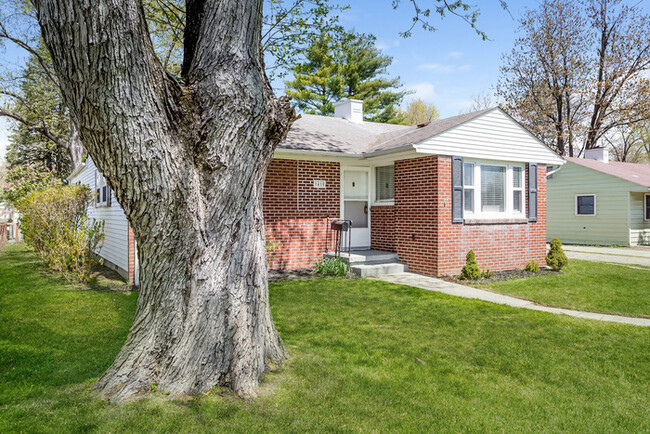 Building Photo - 3 bed 2 bath in Noblesville with fenced in...