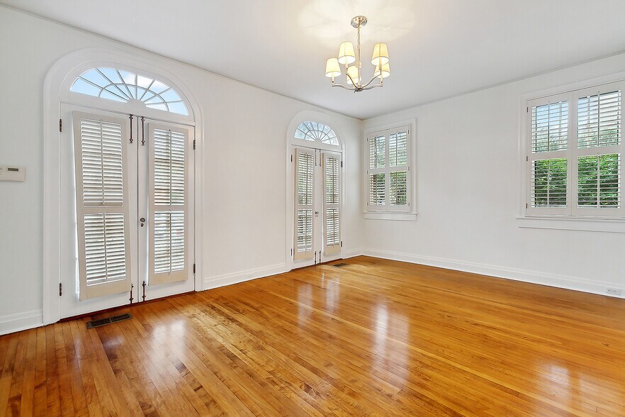 Building Photo - 1617 Soniat St