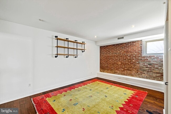 Building Photo - 1301 N Front St Unit G