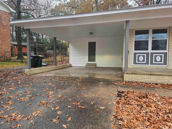 Building Photo - 109 S Longfield Ave