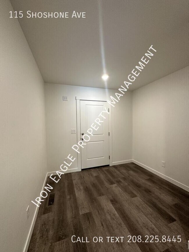 Building Photo - 115 Shoshone Ave