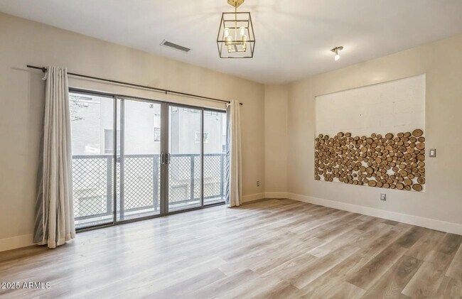 Building Photo - 7853 N 21st Ave