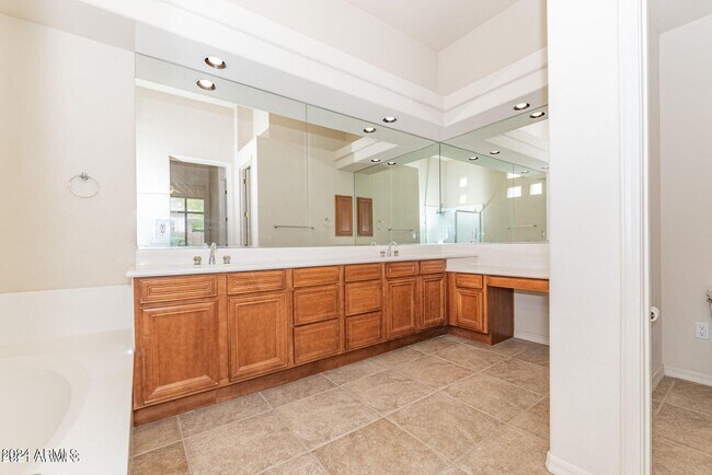 Building Photo - 11473 E Blanche Dr