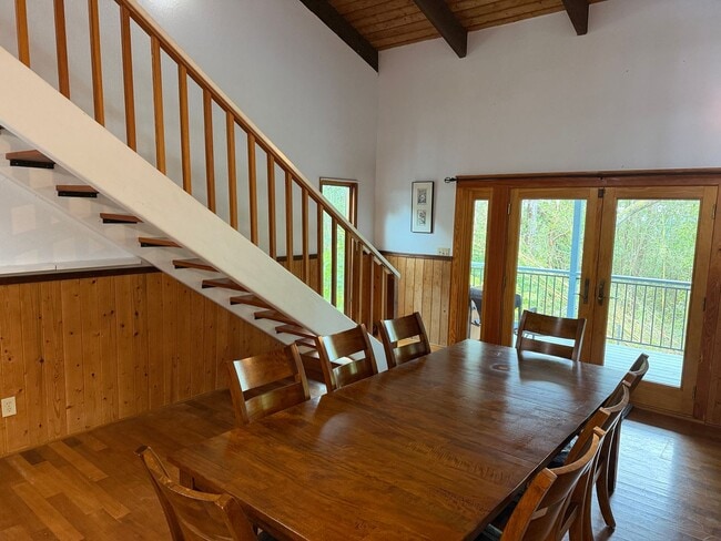 Building Photo - 2916B Ainaola Dr