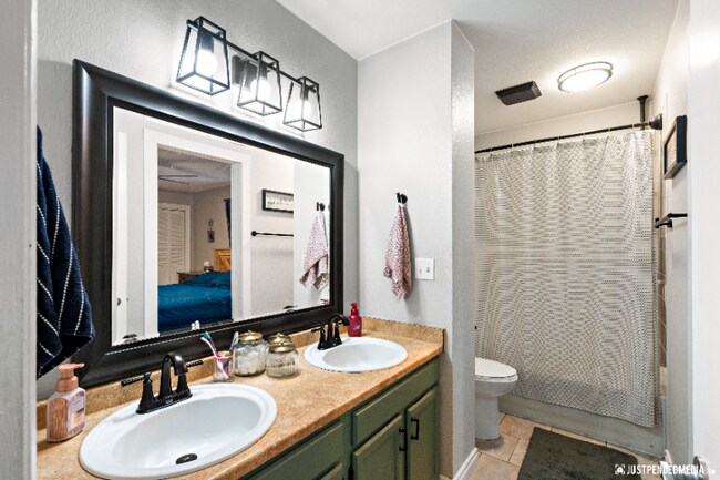 Building Photo - 9202 Cam Island Cir