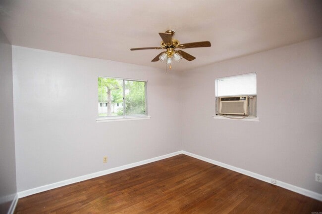 Building Photo - 5607 Alpha St