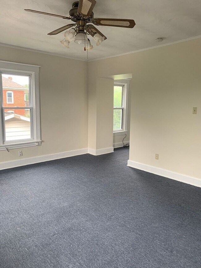 Building Photo - 260-262 Hager Street
