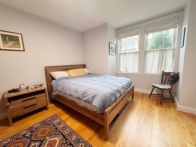 Building Photo - 214-216 E Eagle St