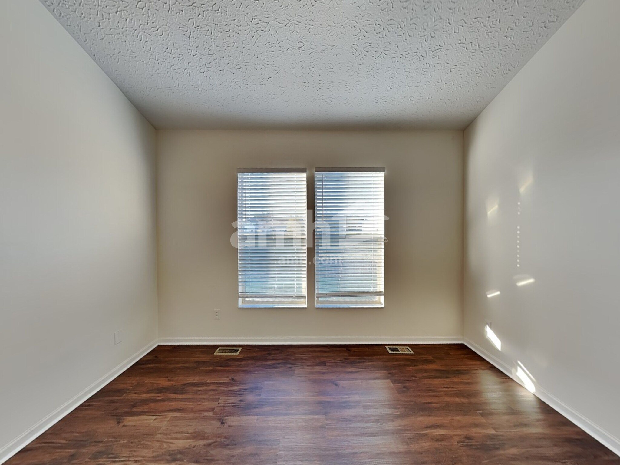 Building Photo - 928 Mahle Dr