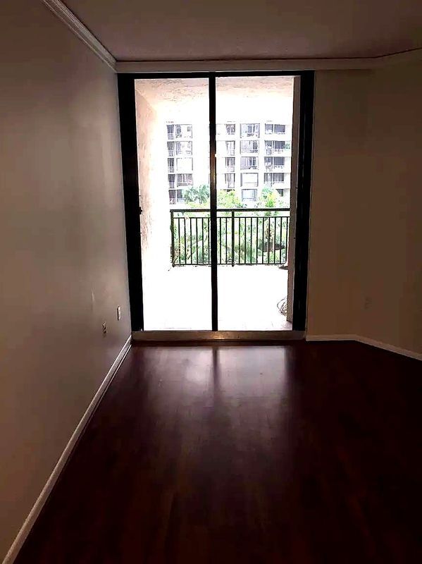 Building Photo - 540 Brickell Key Dr