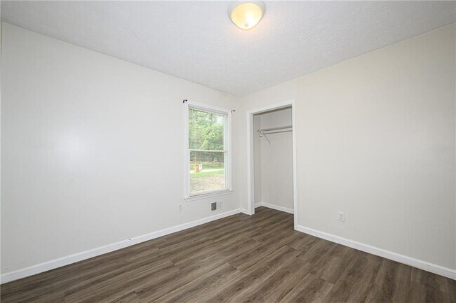 Building Photo - 2100 Whitebluff Way NE