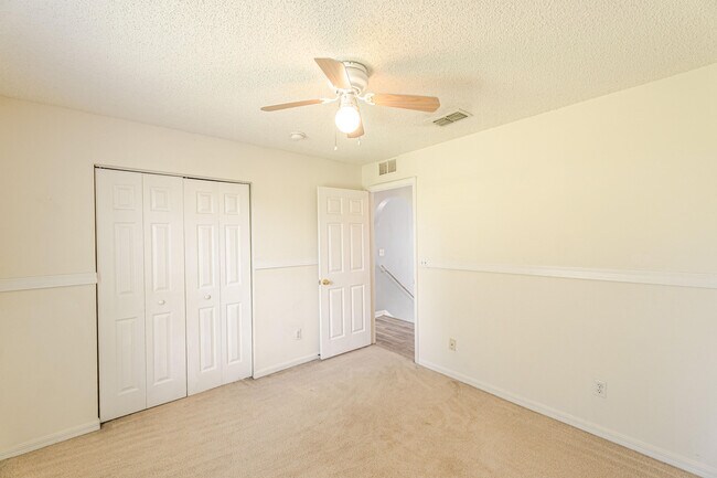 Building Photo - 167 SW Grove Ave