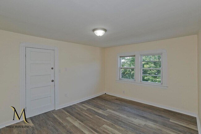 Building Photo - 20 Sachem St