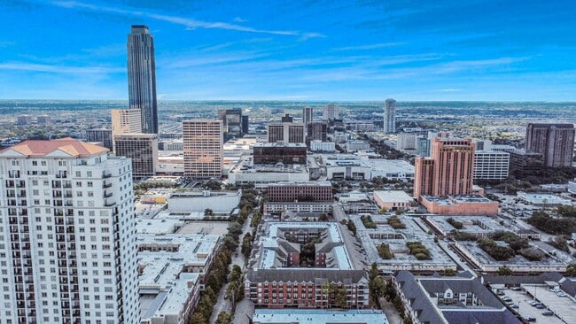 Building Photo - 2400 McCue Rd