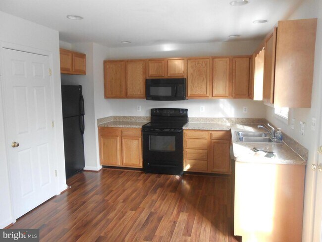 Building Photo - 209 Eastside Ln