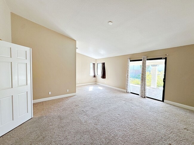 Building Photo - Green Valley Luxury Single Story: Pool, Putting Green, 4 Bedrooms, SOLAR!