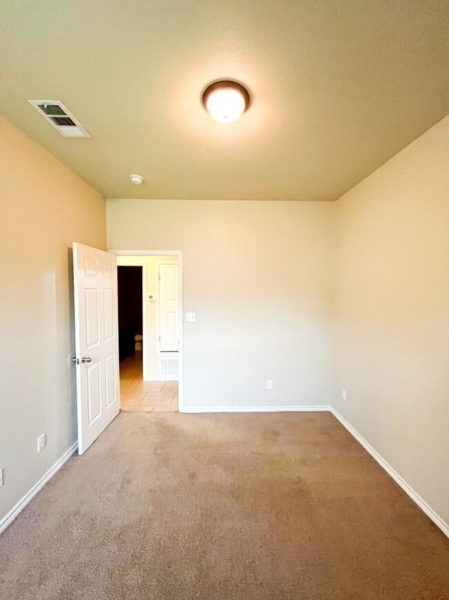 Building Photo - 4106 Cambridge Dr