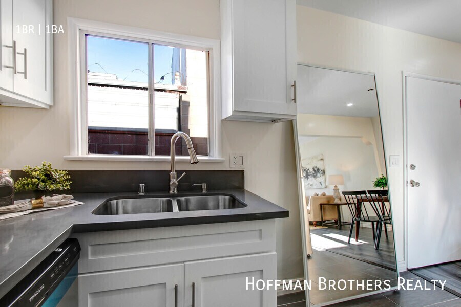 Building Photo - 4010 W 130th St