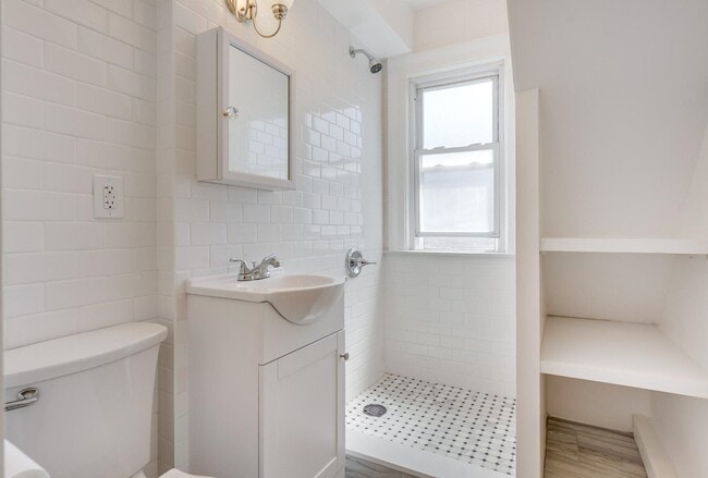 Building Photo - 304 Fulton Ave