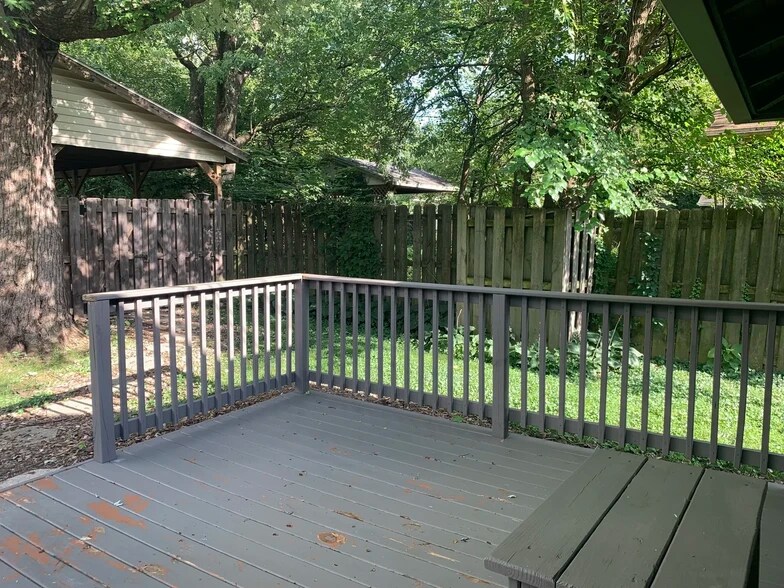 Building Photo - 705 S Park Ave