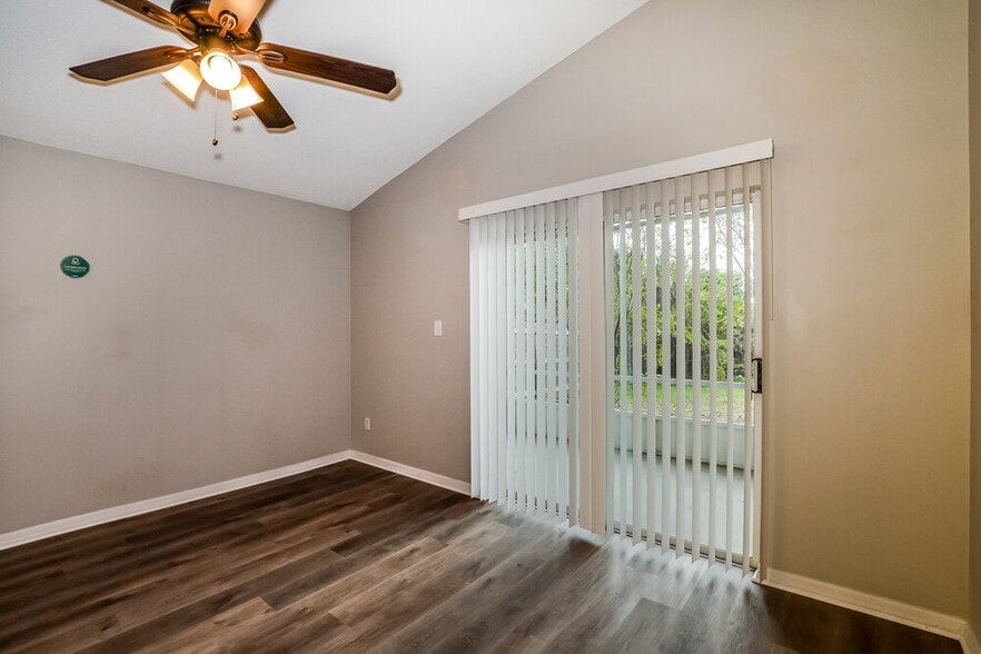 Building Photo - 887 Brightview Dr