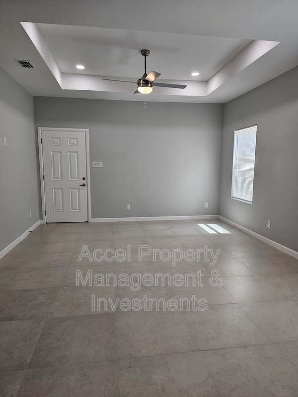 Building Photo - 816 N Abbey Ave