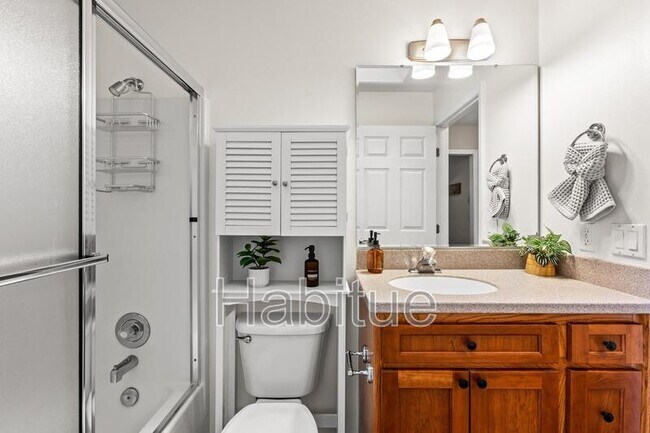 Building Photo - 2160 Dora Ln