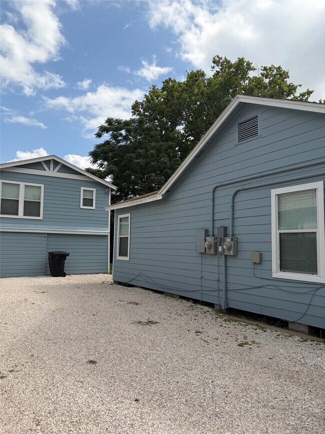 Building Photo - 1026 Kern St