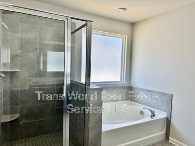 Building Photo - 5950 Green Ash Ct