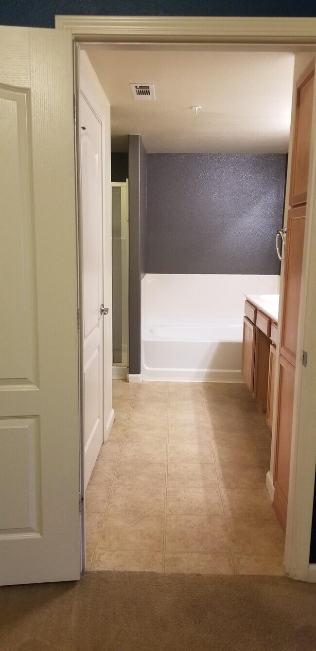 Building Photo - 5481 Tares Cir