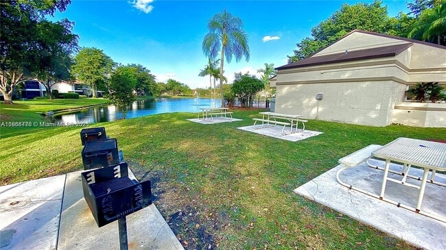 Building Photo - 300 Gardens Dr
