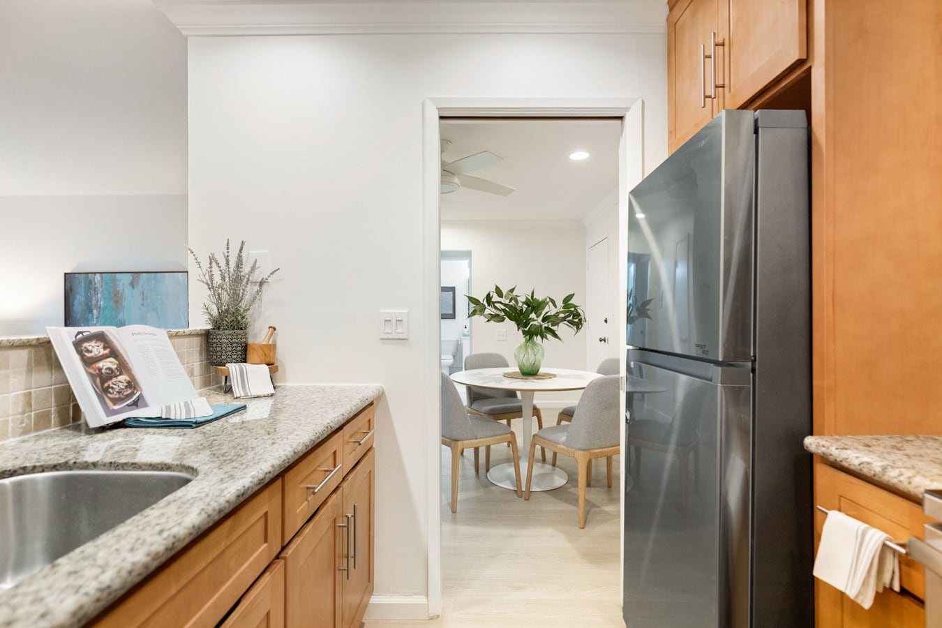 Building Photo - 811 York St