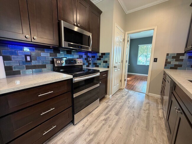 Building Photo - 3 bed DuPont Home with A/C for Rent