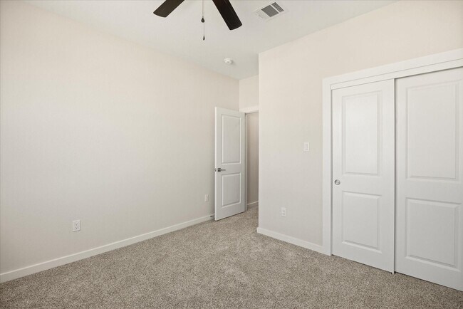 Building Photo - 585 Galt Dr