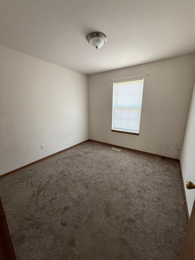 Building Photo - 3056 Valley Oaks Dr