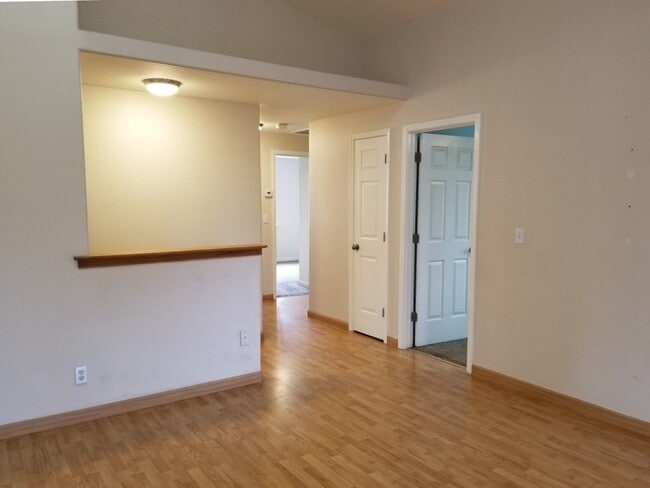 Building Photo - 4 Bedroom Home in Chichester Estates HOA