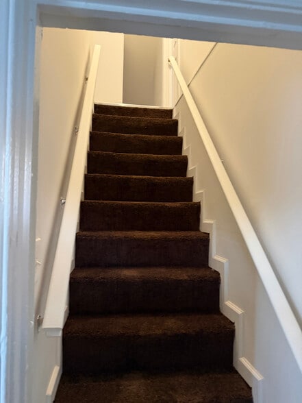 Building Photo - 1428 Hopkins Rd