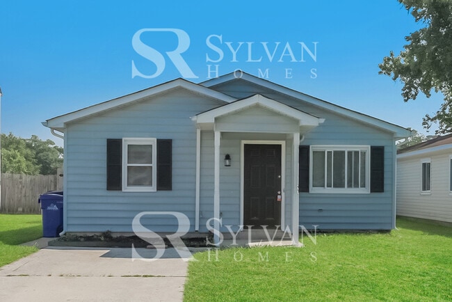 Building Photo - Enjoy living the good life in this 3 bedroom, 1 bathroom home