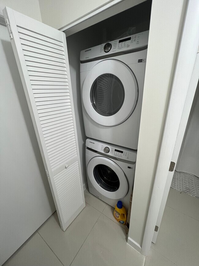 Building Photo - 1132 NW 38th St