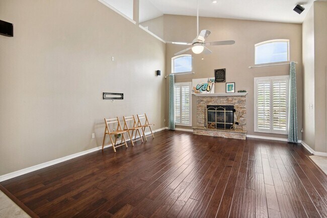 Building Photo - 4 Bedroom Single Family in Orlando