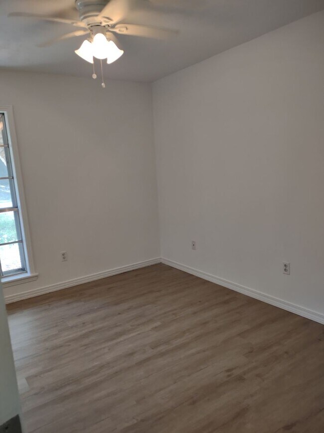 Building Photo - 2814 Teasley Dr