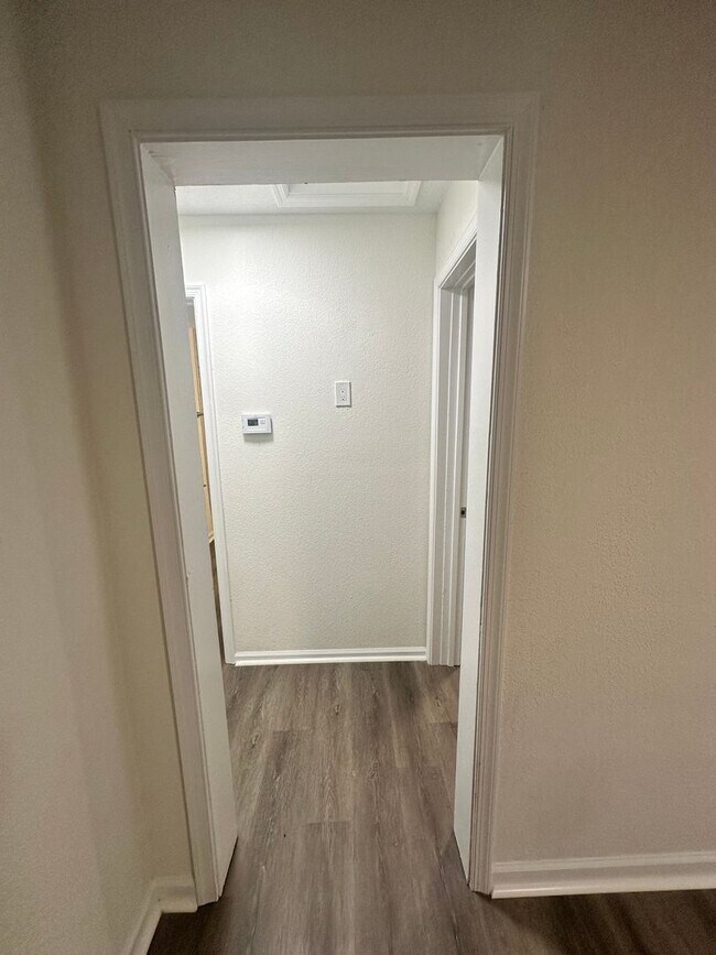 Building Photo - Newly renovated house for lease!
